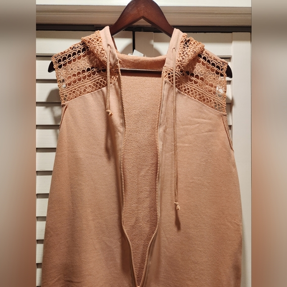 Pink sleeveless cover up - Picture 2 of 4